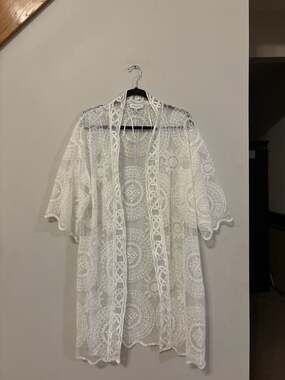 GILLI New With Tags White Sheer Medallion Embroidered Lace Kimono Duster
